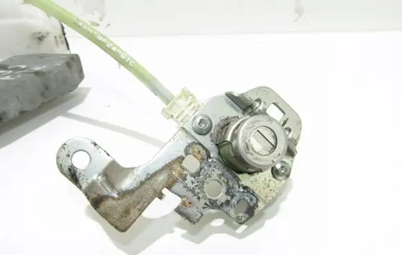 Honda CR-V Front door lock 72111SWAE1
