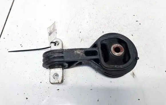 Honda CR-V Engine mount bracket