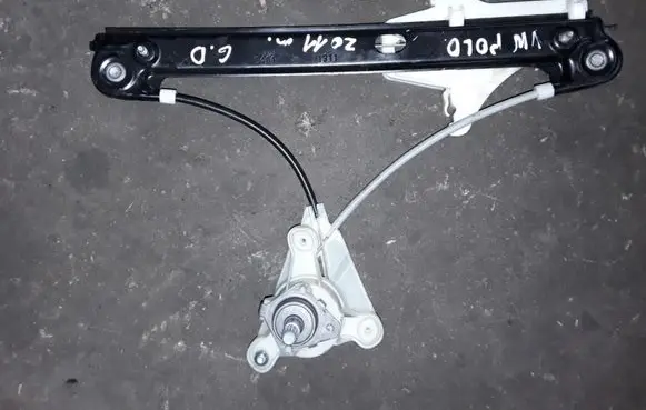 Rear door manual window regulator