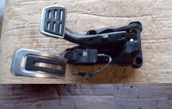 Volkswagen Polo VI Pedal assembly 2Q1723058B
