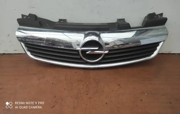 Opel Zafira B Front grill 13136136 13150867