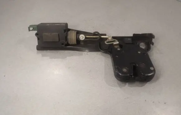 Audi TT Mk1 Tailgate/trunk/boot lock/catch/latch 8N0827505B 100700