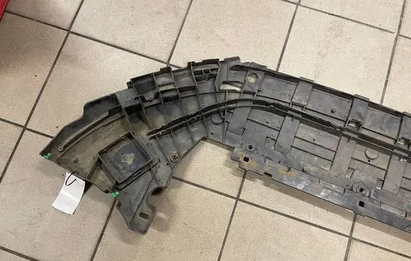 Volvo V40 Front bumper skid plate/under tray 31323323