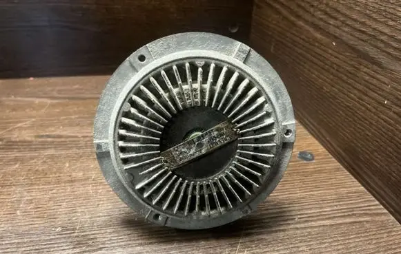 Renault Master III Viscous fan clutch 8200660117 P1180001