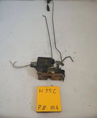 Renault Clio I Front door lock 8974546