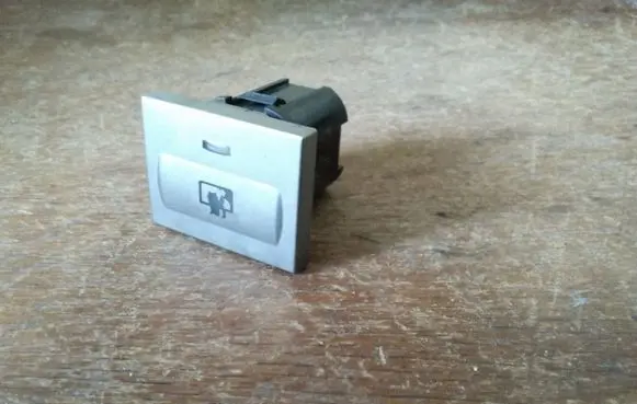 Ford Focus Windscreen/window heater switch 8V4T18C621AA