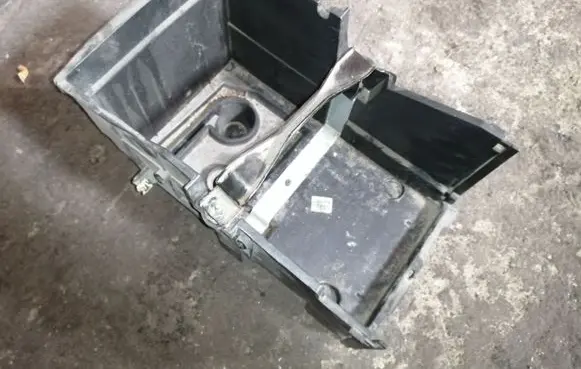 Ford C-MAX I Battery box tray 4M5110723BC