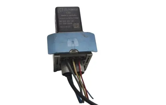 Peugeot 308 Glow plug pre-heat relay 9803299780