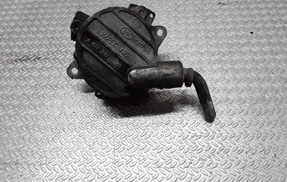 Mercedes-Benz C W203 Vacuum pump 6112300065
