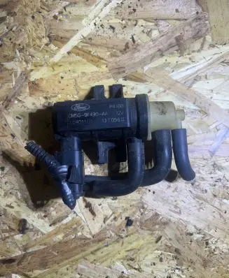 Ford Focus Turbo solenoid valve CM5G9F490AA 13T056 70401101