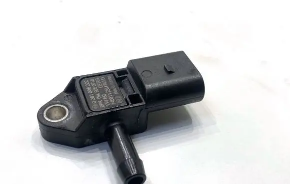 Audi A3 S3 8V Air pressure sensor 04L906051B