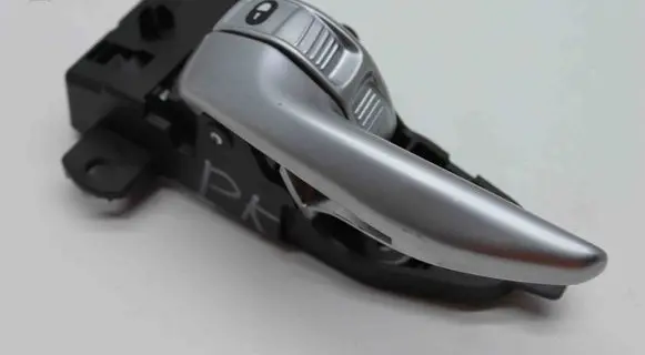 Jeep Renegade Front door interior handle C390