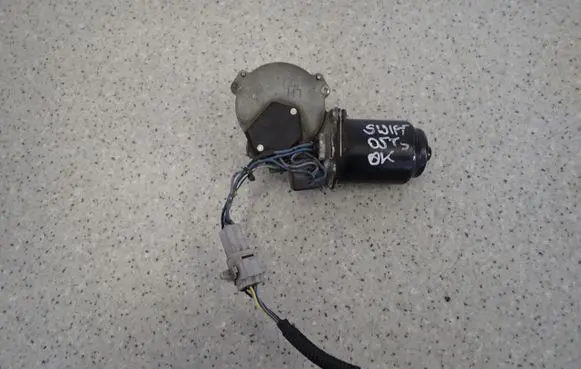 Suzuki Swift I Wiper motor 