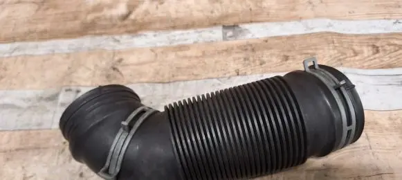 Volkswagen Touran I Air intake hose/pipe 1K0129684B 1K0129684