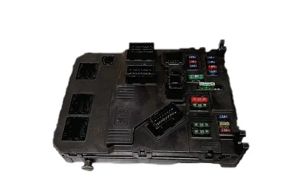Peugeot 206+ Fuse module 9646777380
