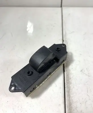 Mitsubishi Grandis Electric window control switch 8608A024