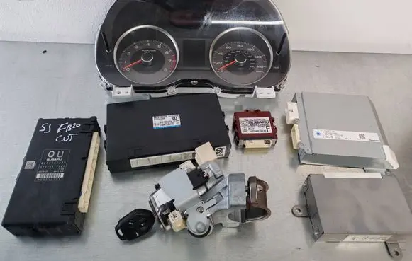 Subaru Forester SJ Engine ECU kit and lock set 22765AE250 1127002101