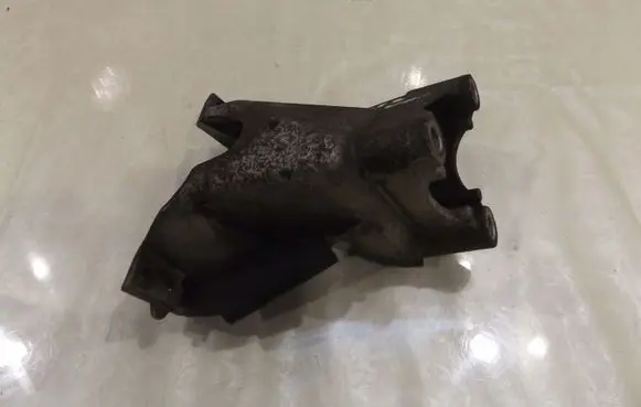 Peugeot Partner Engine mounting bracket