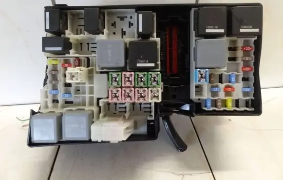 Ford Focus Fuse box set AV6T-14A067-AC