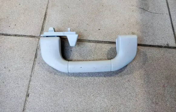 Mercedes-Benz C W204 Rear interior roof grab handle A2048100151