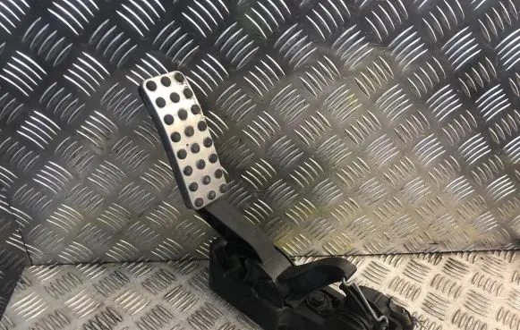 Mercedes-Benz A W169 Accelerator throttle pedal 1693000604