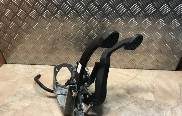 BMW 1 E81 E87 Pedal assembly 6762250