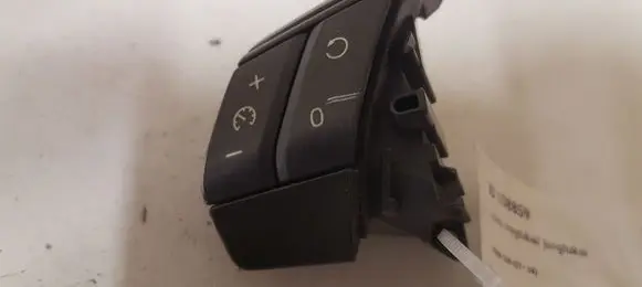 Steering wheel buttons/switches
