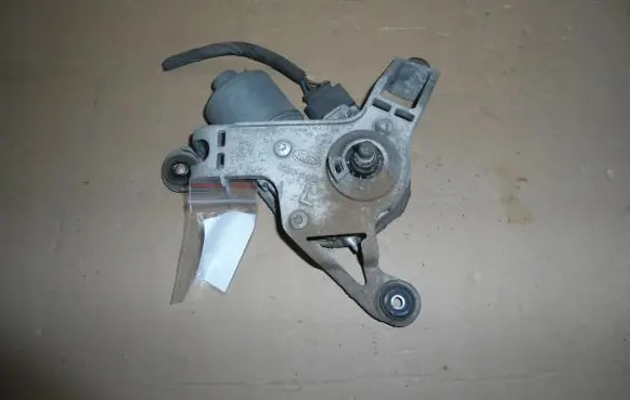 Front wiper linkage