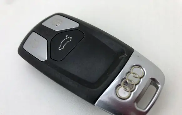 Audi A4 S4 B9 Ignition key/card 