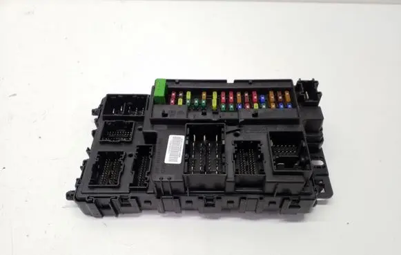 Ford Mondeo MK V Fuse module DG9T14B476 FU5T15604CAJ