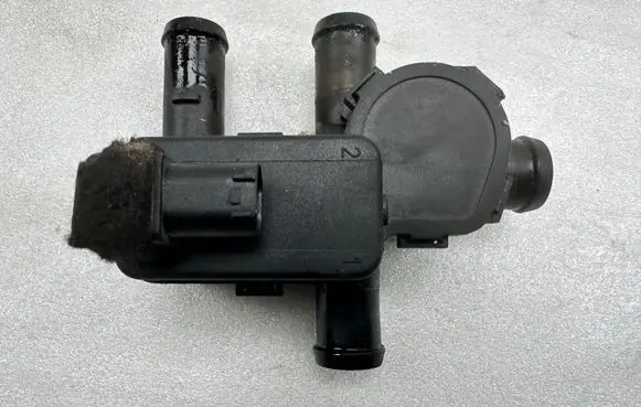 Mercedes-Benz GL X166 Coolant heater control valve A2308300084