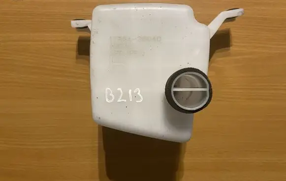 Toyota RAV 4 (XA40) Coolant expansion tank/reservoir 1789436040 B213