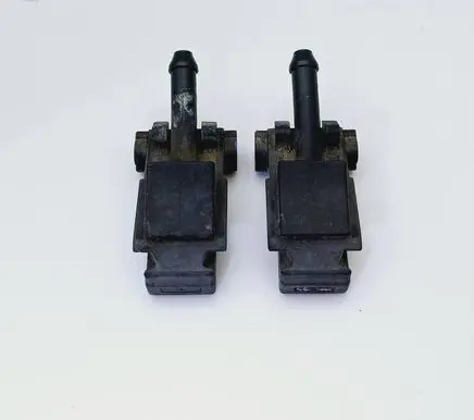Volkswagen Golf IV Windshield washer spray nozzle 3B0955985C