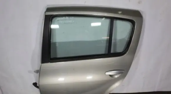 Dacia Sandero Rear door