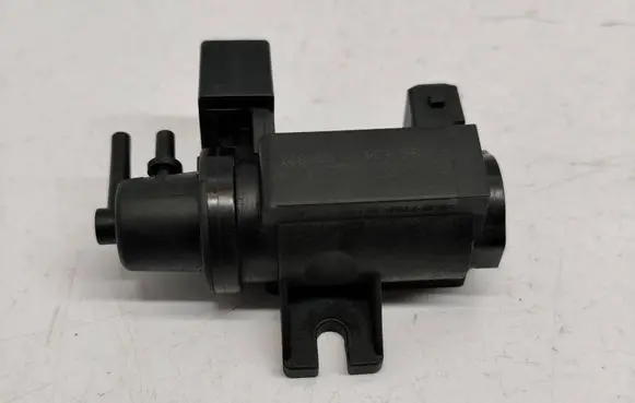 BMW 7 E65 E66 Turbo solenoid valve 70057900 7796634
