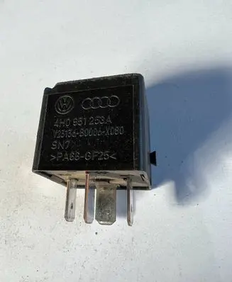 Volkswagen PASSAT B7 Other relay 4H0951253A V23136B0006X080