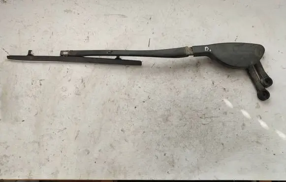 BMW 5 E39 Front wiper blade arm 102088 102089