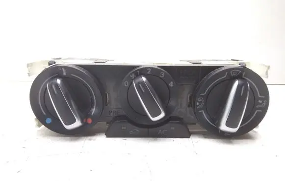 Audi A1 Climate control unit 8X0820045A
