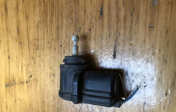 Volkswagen Golf IV Headlight level adjustment motor 1J0941295B