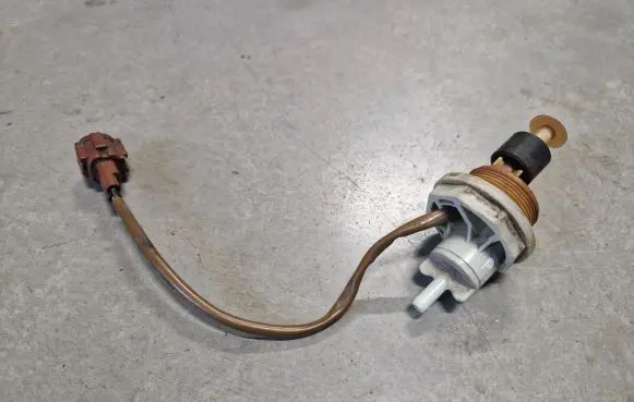 Nissan Patrol Y61 Fuel filter housing 