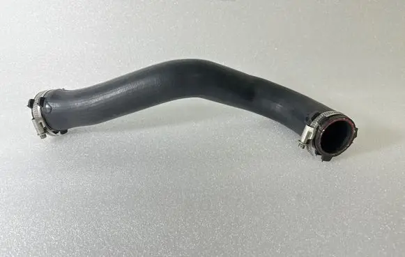 Volkswagen Touareg I Intercooler hose/pipe 7L6145737B