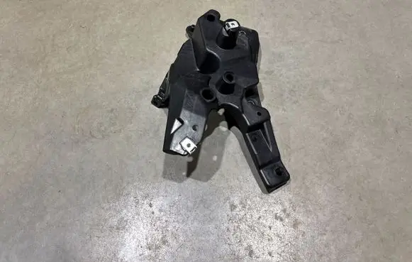 Volvo XC60 Fender mounting bracket 31424579