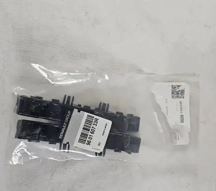Renault Austral Front bumper mounting bracket 960160733R