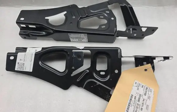 Opel Grandland X Fender mounting bracket 9847797680 9847797380