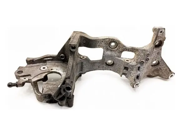 Volkswagen PASSAT B8 Generator/alternator bracket 05L903143