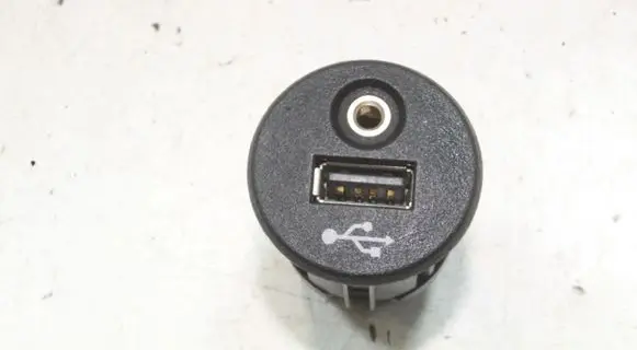 Nissan Juke I F15 AUX in-socket connector 28023BH00C
