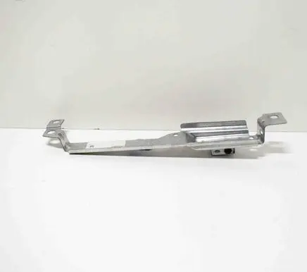 Volvo XC60 Fender mounting bracket 31424581