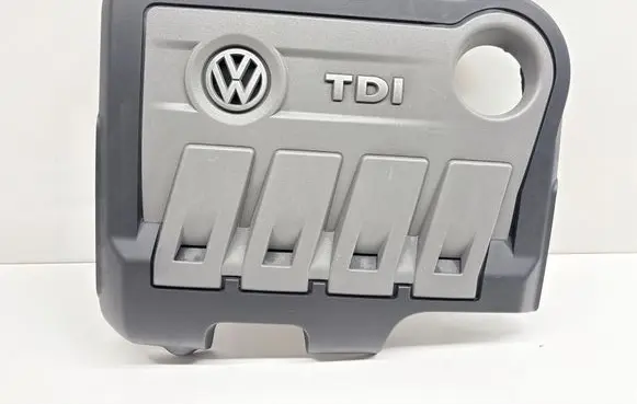 Volkswagen PASSAT B7 Engine cover (trim) 03L607925