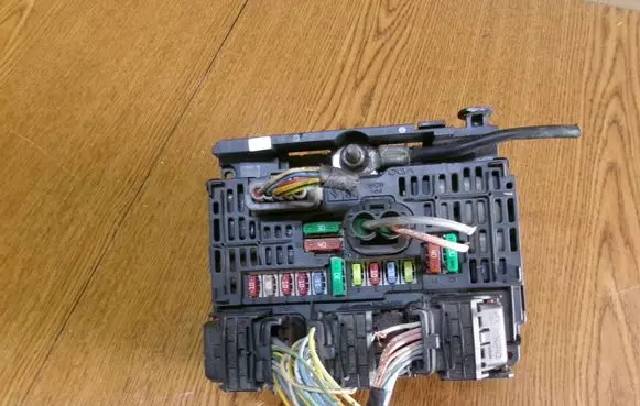 Peugeot 407 Fuse module S118983002Q 6500CG BSML0200