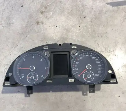 Volkswagen PASSAT CC Speedometer (instrument cluster) 3C8920870L